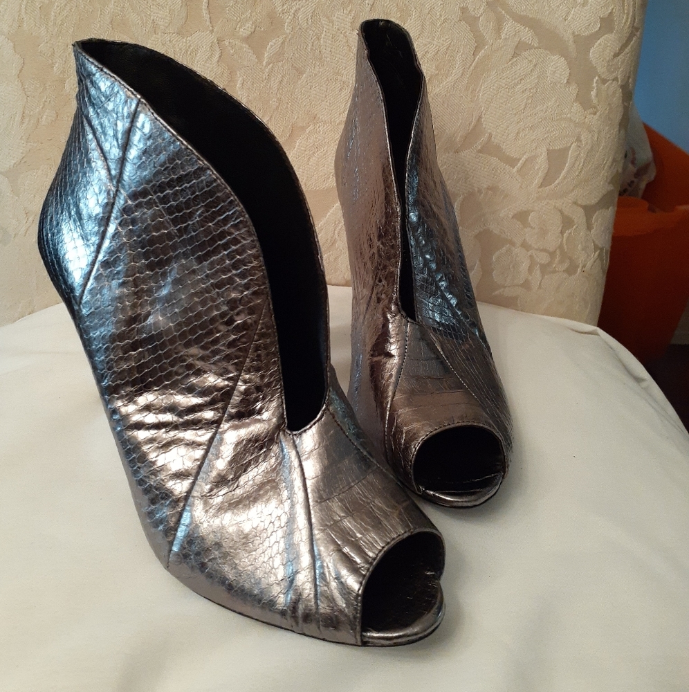 Metallic Vince Camuto heels